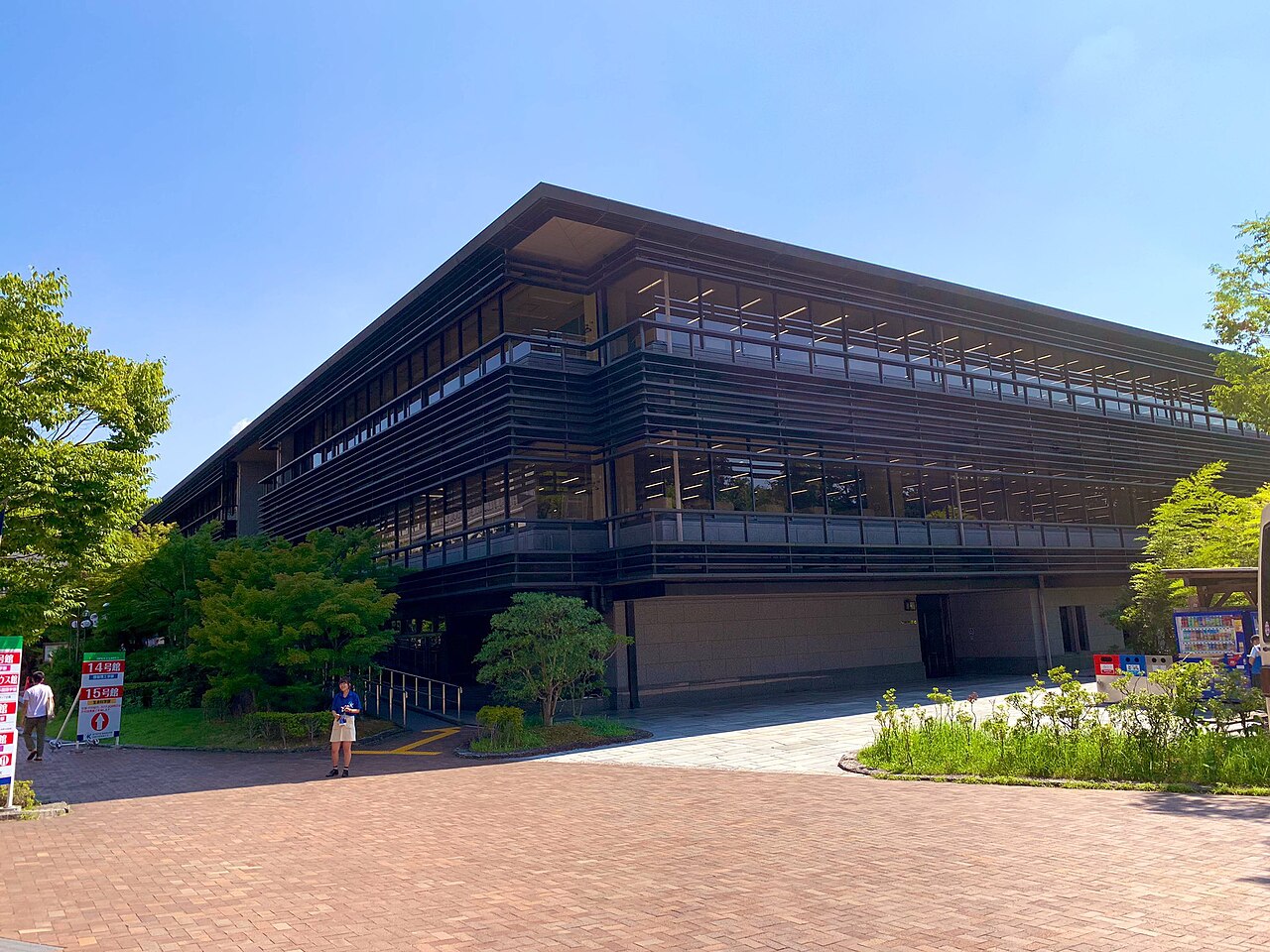 The interior of a Japanese university library with study desks